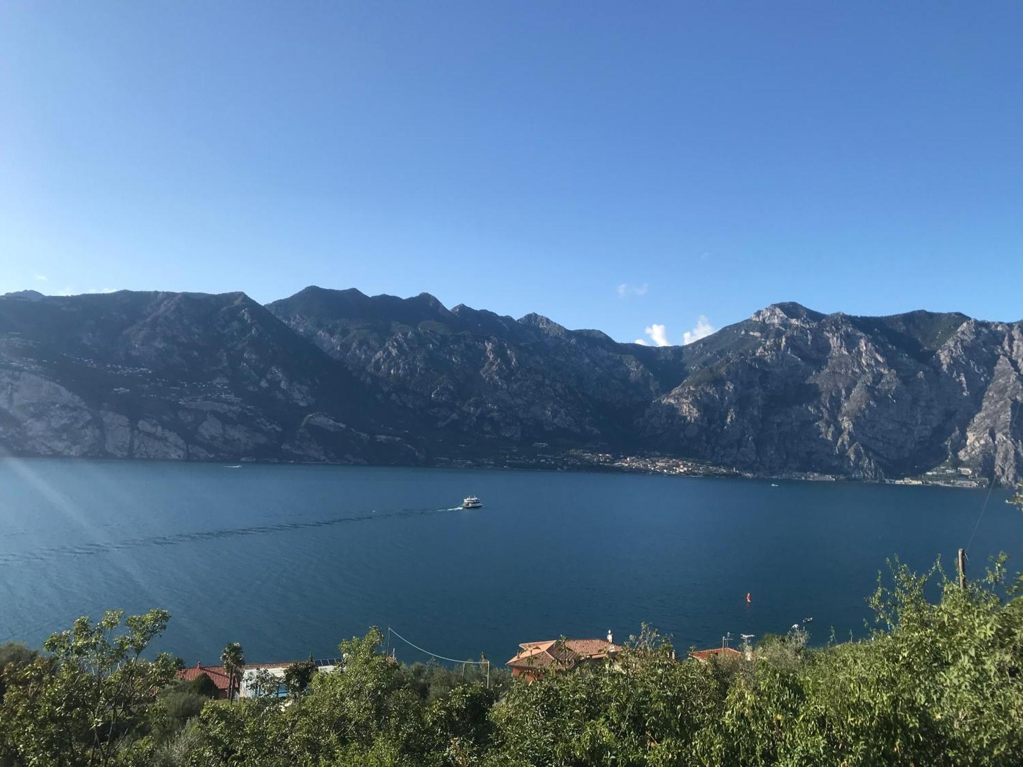 Apartment Lake View Малчезине Екстериор снимка